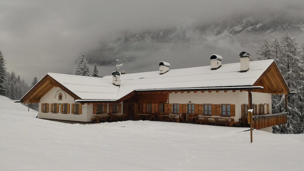 Jaegerhaus Agriturismo Cortina d'Ampezzo Luaran gambar